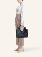 The Parise in Navy Blue 1312 Handlebag’worn by a model, designed for comfort and versatility